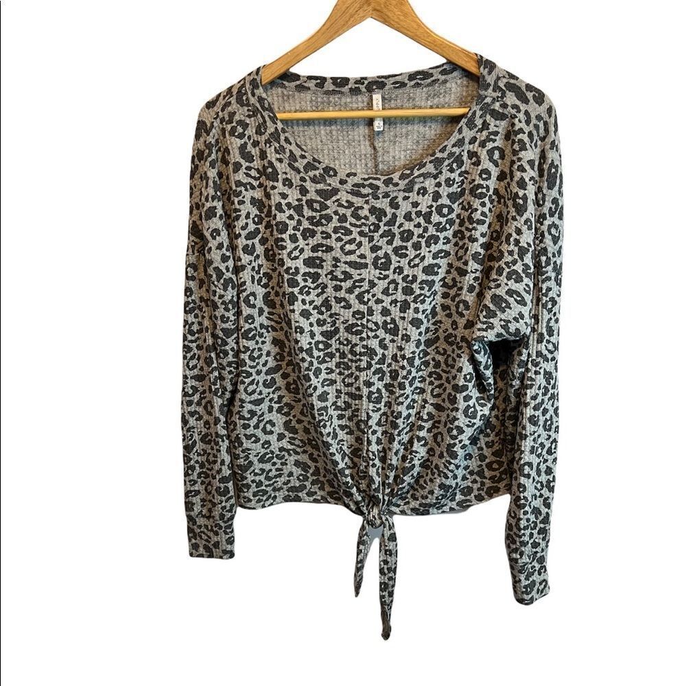 NWOT Z SUPPLY Grey Leopard Print Tie Bottom Henley Waffle Long Sleeve Top S